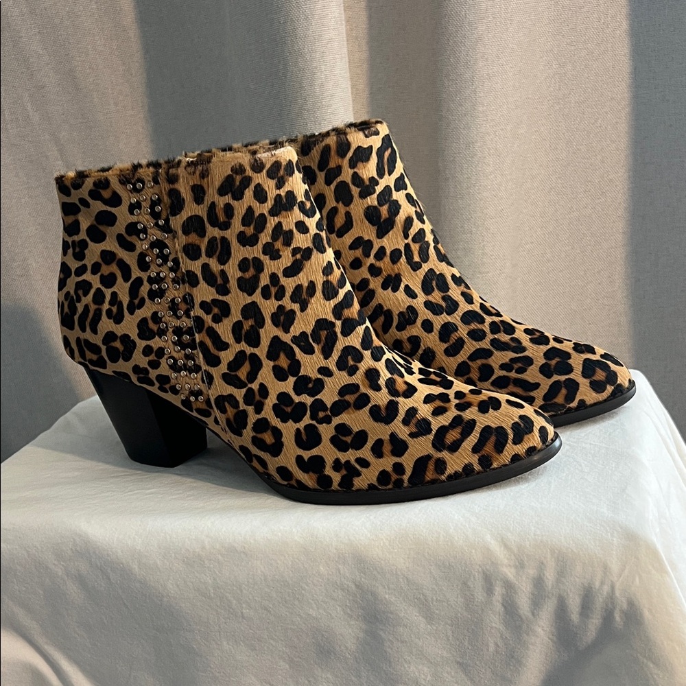 Vionic Leopard Print Ankle Booties NWT